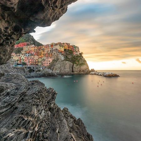 L' Attico Giallo Oro Di Giulia Манарола Экстерьер фото
